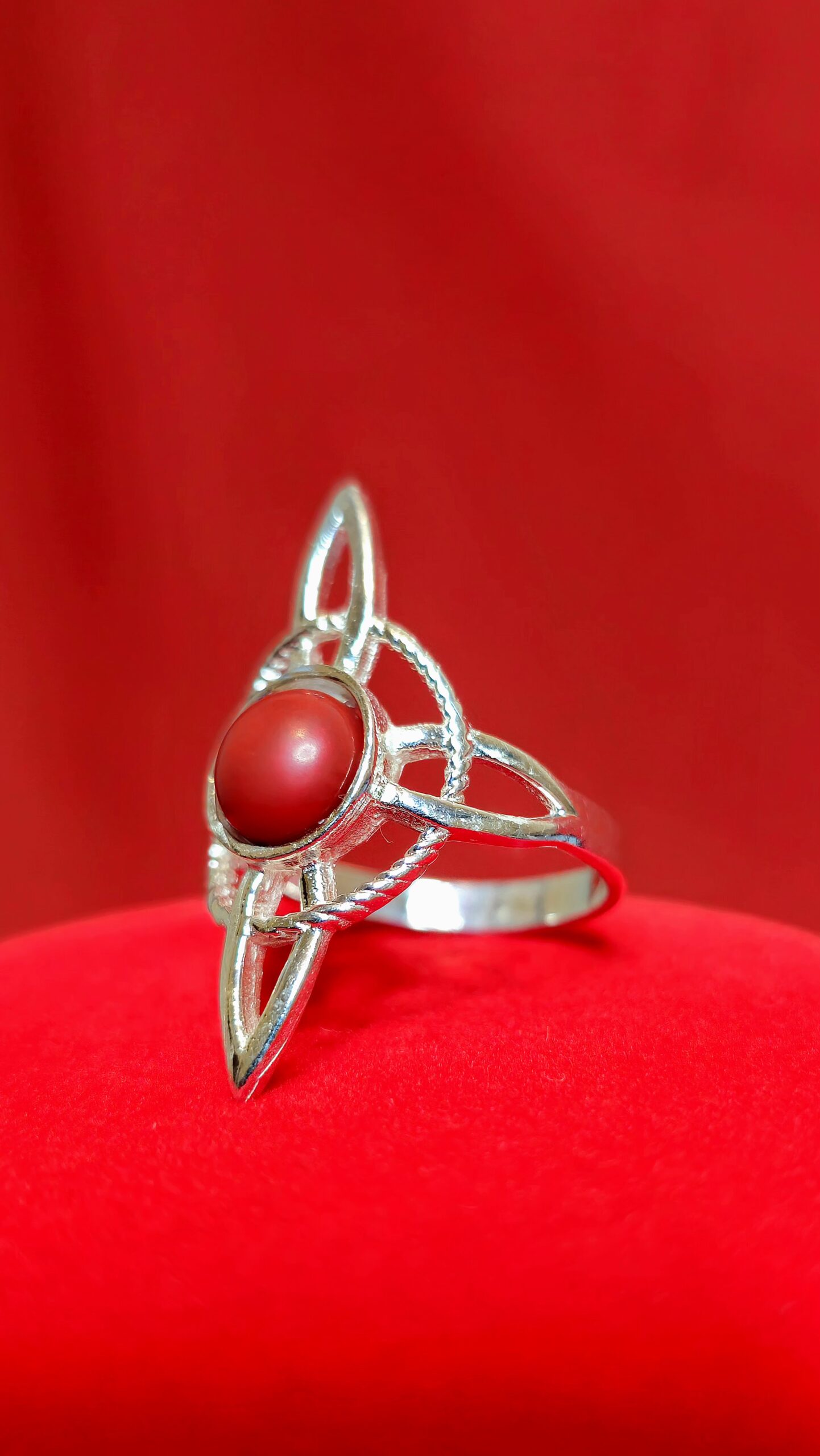 Anillo Nudo de Bruja (Rojo)